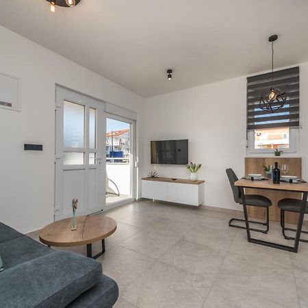Apartments Yellow Novalja Εξωτερικό φωτογραφία