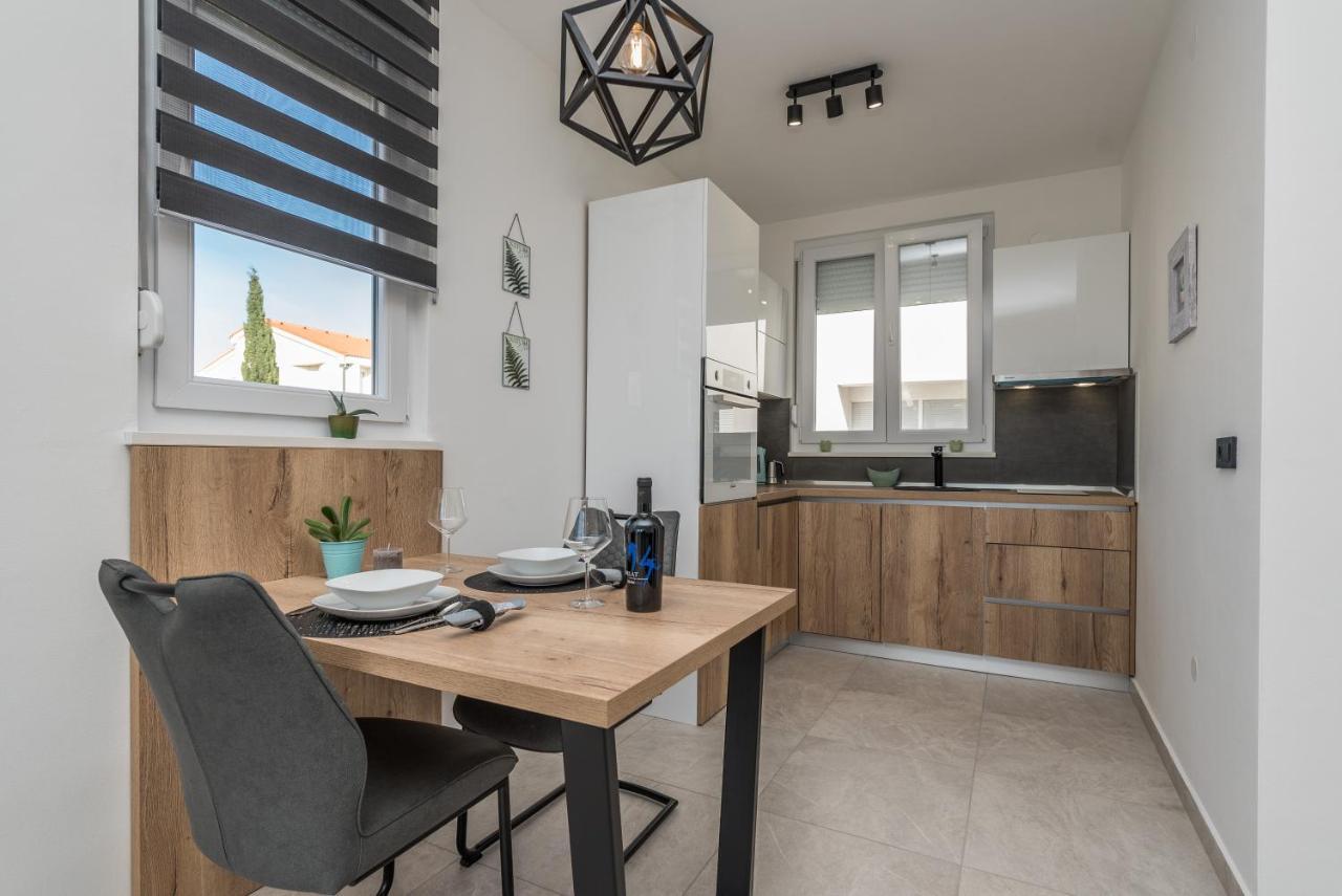 Apartments Yellow Novalja Εξωτερικό φωτογραφία