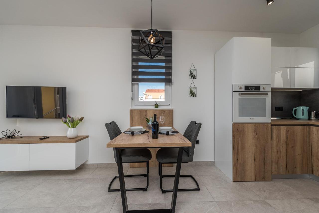 Apartments Yellow Novalja Εξωτερικό φωτογραφία