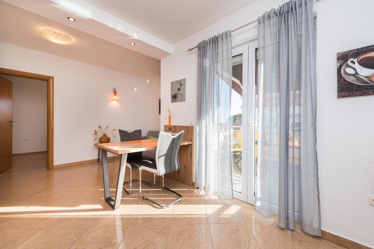 Apartments Yellow Novalja Εξωτερικό φωτογραφία