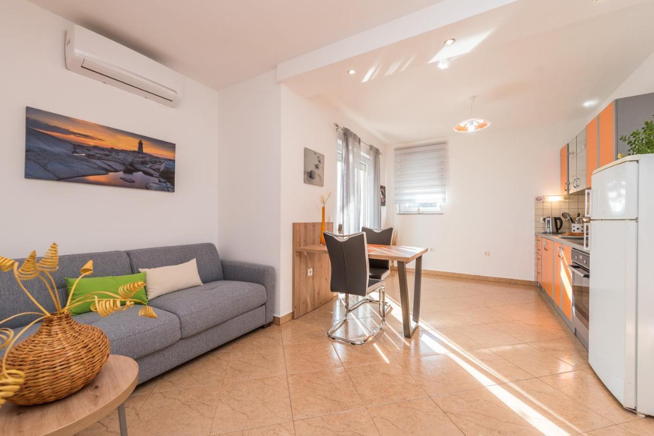 Apartments Yellow Novalja Εξωτερικό φωτογραφία