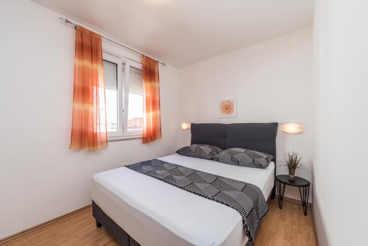 Apartments Yellow Novalja Εξωτερικό φωτογραφία