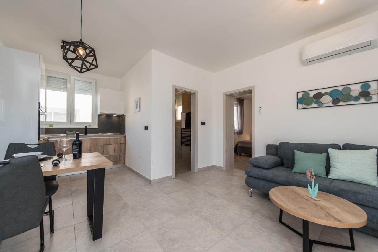 Apartments Yellow Novalja Εξωτερικό φωτογραφία