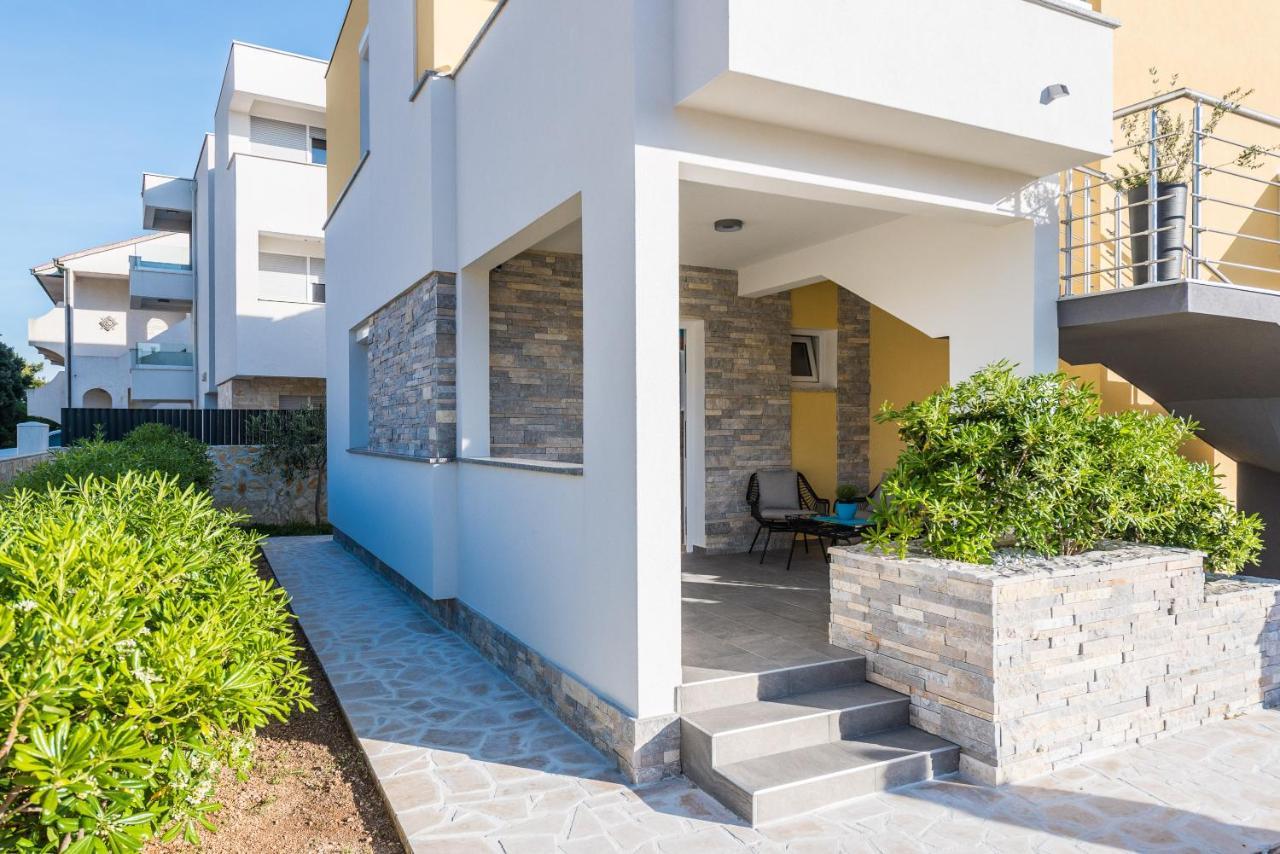 Apartments Yellow Novalja Εξωτερικό φωτογραφία