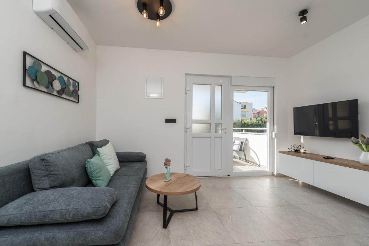 Apartments Yellow Novalja Εξωτερικό φωτογραφία
