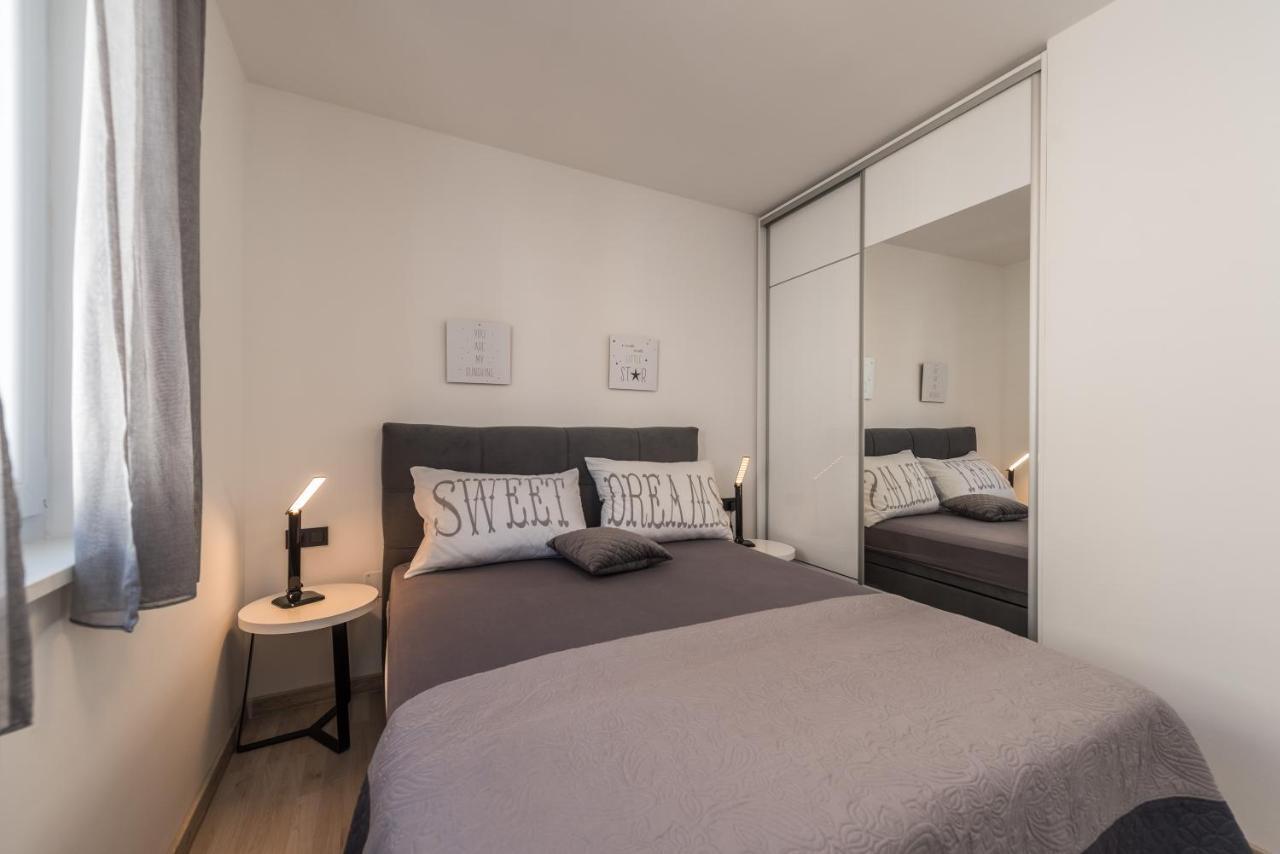 Apartments Yellow Novalja Εξωτερικό φωτογραφία
