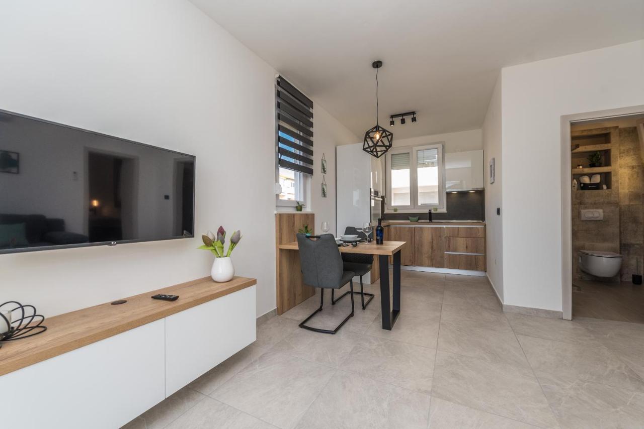 Apartments Yellow Novalja Εξωτερικό φωτογραφία