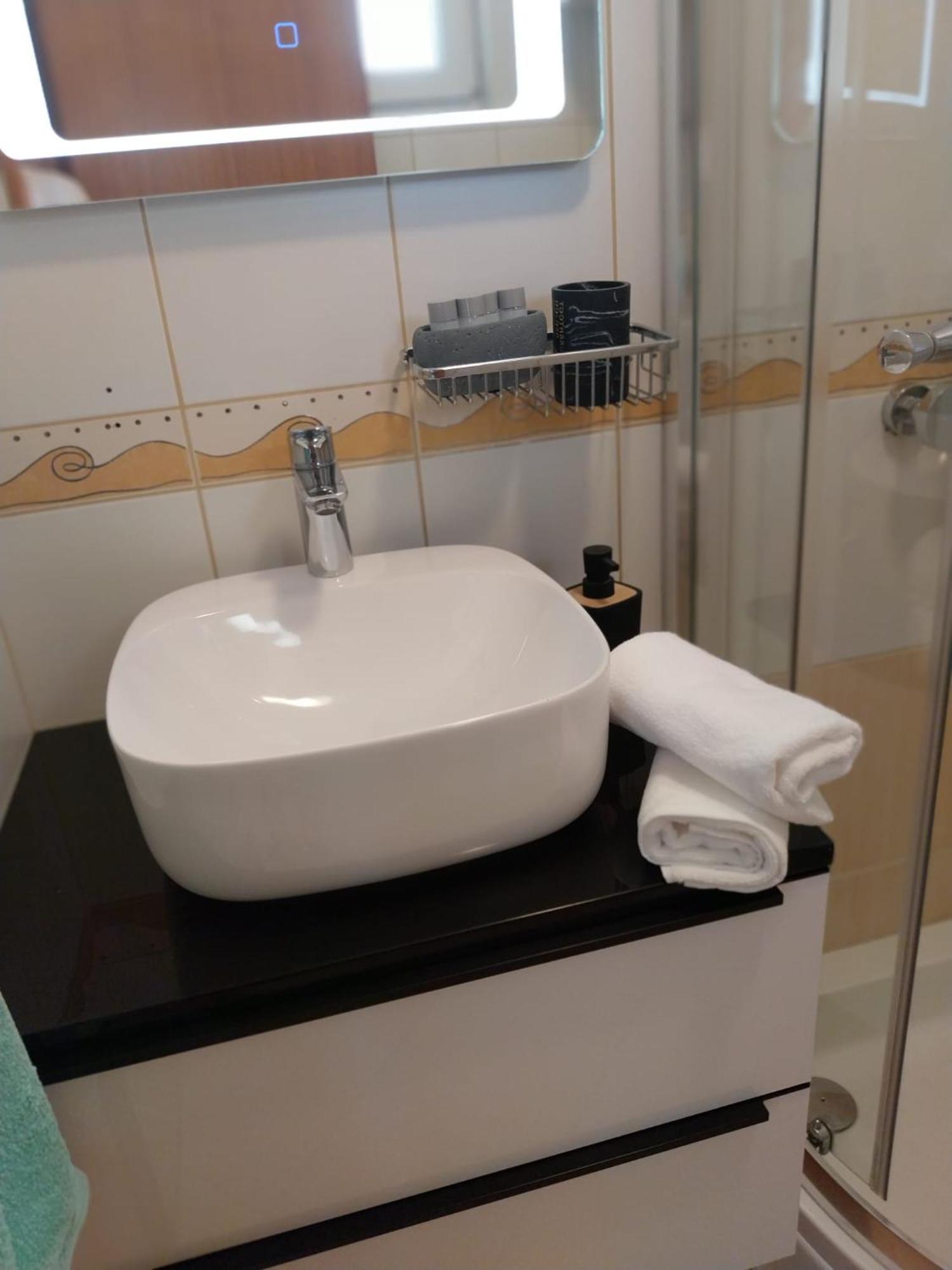 Apartments Yellow Novalja Εξωτερικό φωτογραφία